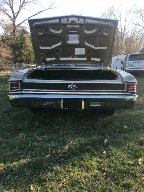 1967 Gold Chevrolet Chevelle Coupe