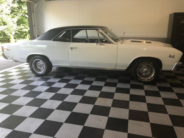 1967 White Chevrolet Chevelle Coupe