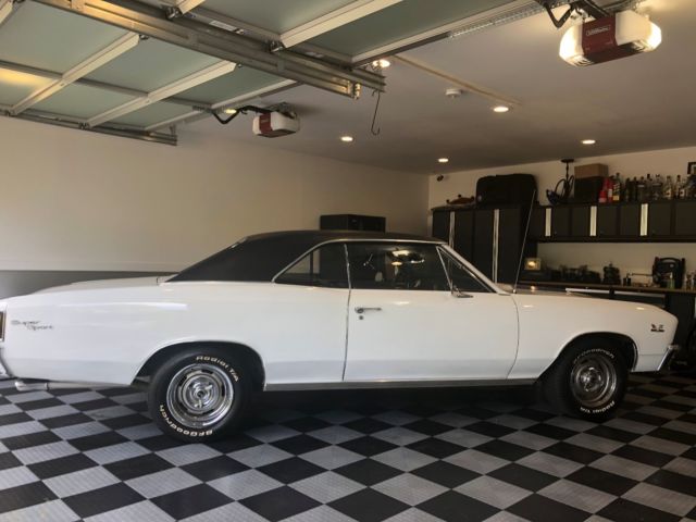 1967 White Chevrolet Chevelle Coupe