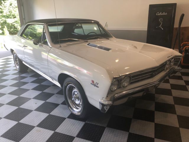 1967 White Chevrolet Chevelle Coupe