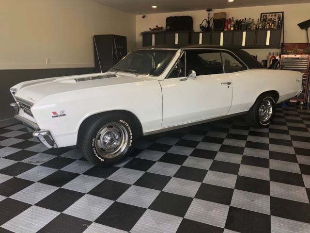 1967 White Chevrolet Chevelle Coupe