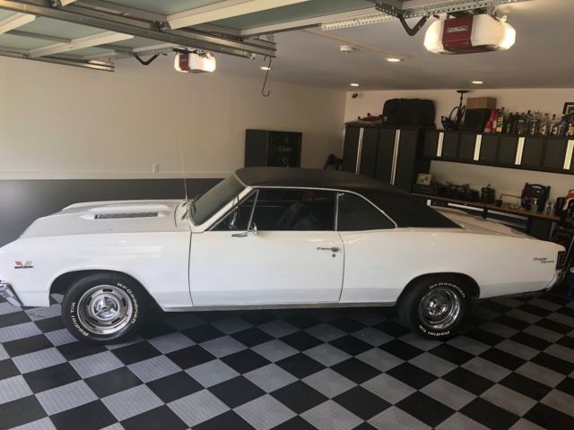 1967 White Chevrolet Chevelle Coupe