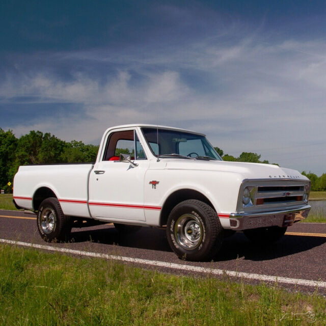 1967 White Chevrolet C-10 Fleetside