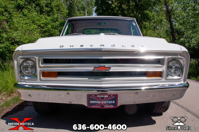 1967 White Chevrolet C-10 Fleetside