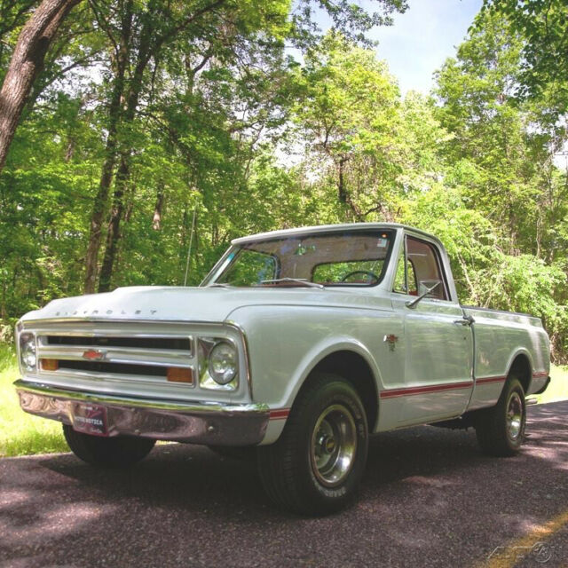 1967 White Chevrolet C-10 Fleetside