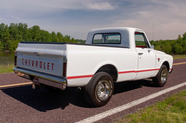 1967 White Chevrolet C-10 Fleetside