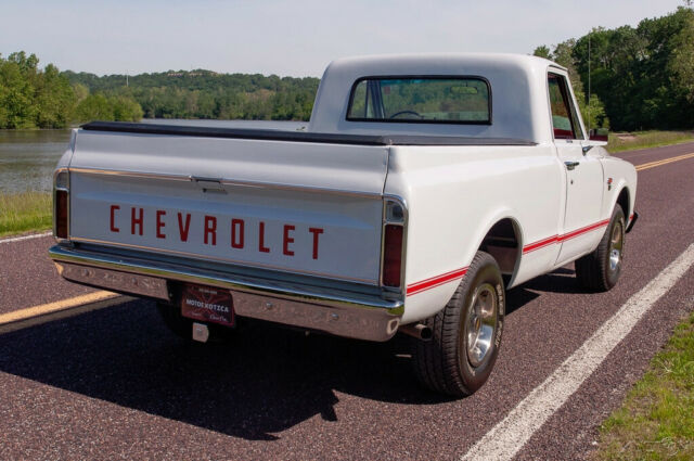 1967 White Chevrolet C-10 Fleetside