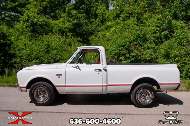 1967 White Chevrolet C-10 Fleetside