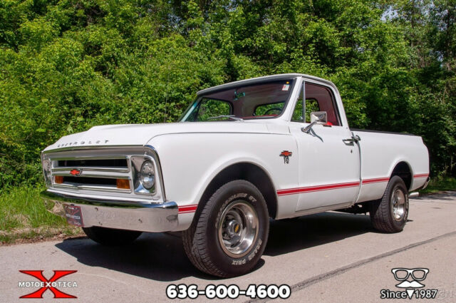 1967 White Chevrolet C-10 Fleetside