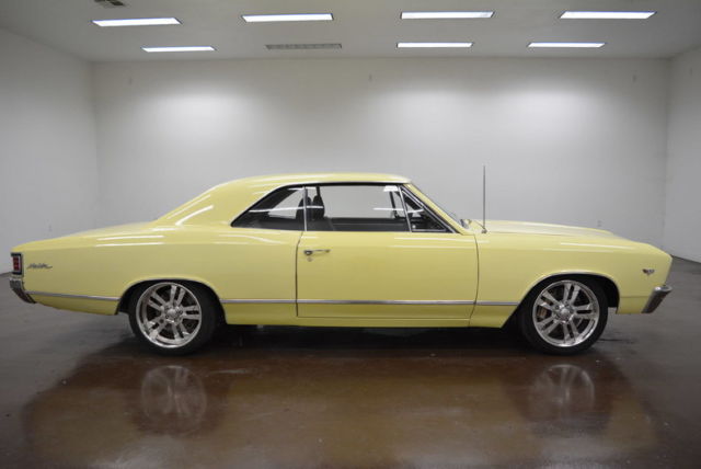 1967 Yellow Chevrolet Chevelle --