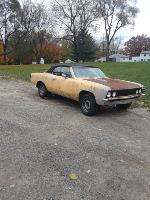 1967 Yellow Chevrolet Chevelle Convertible