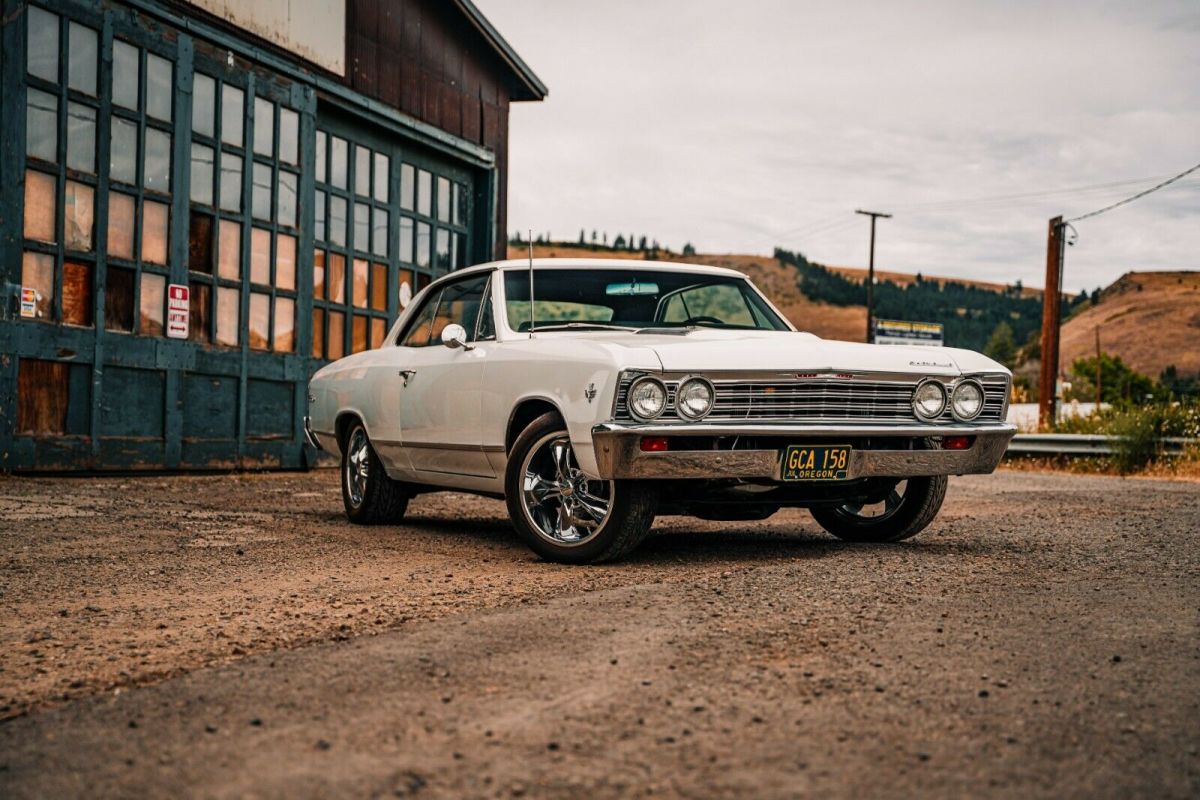 1967 White Chevrolet Chevelle 2 Door Hardtop