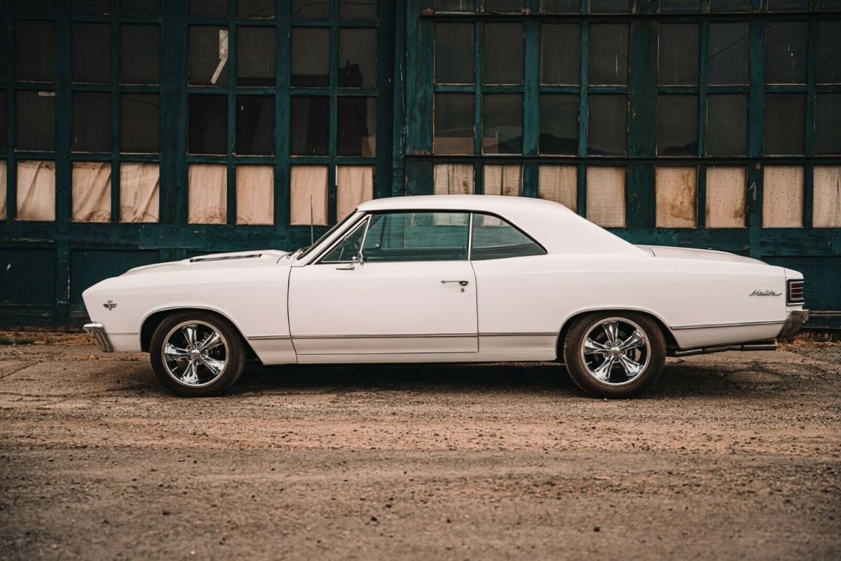 1967 White Chevrolet Chevelle 2 Door Hardtop