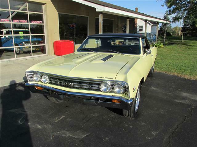 1967 Yellow Chevrolet Chevelle 2 door coupe