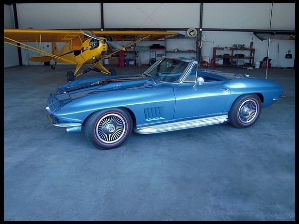 1967 blue Chevrolet Corvette