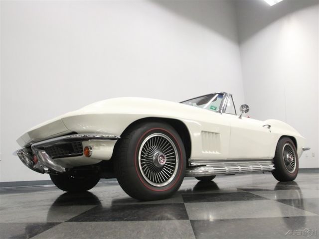 1967 White Chevrolet Corvette