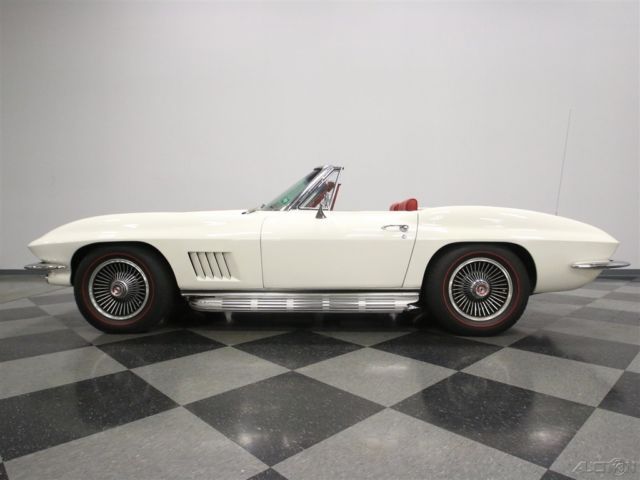 1967 White Chevrolet Corvette