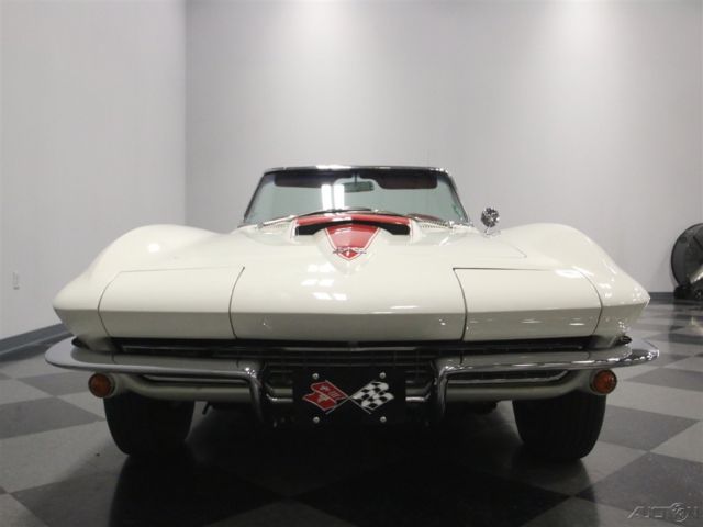 1967 White Chevrolet Corvette