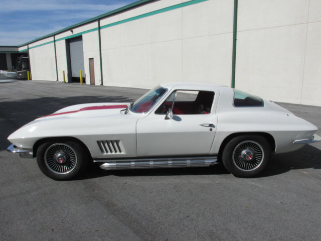 1967 White Chevrolet Corvette