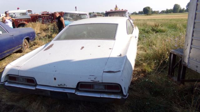 1967 WHITE Chevrolet Impala