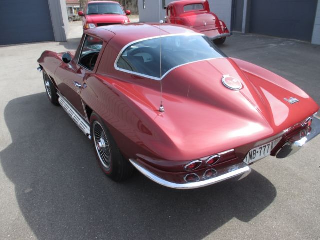 1967 Marlboro Maroon 988 Chevrolet Corvette Coupe