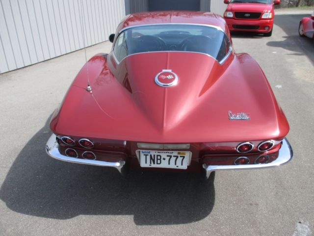 1967 Marlboro Maroon 988 Chevrolet Corvette Coupe