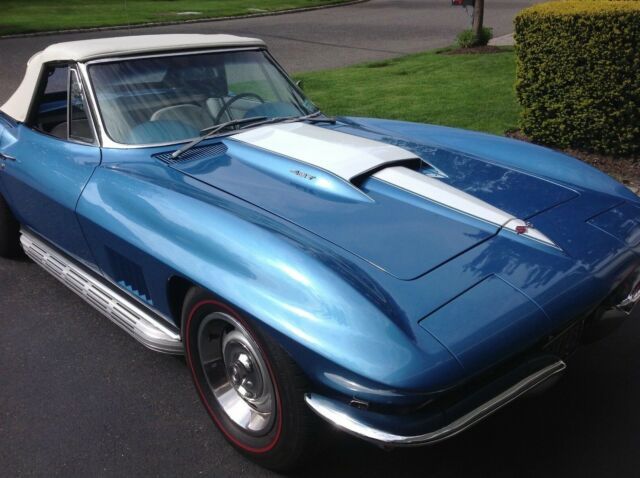 1967 Blue Chevrolet Corvette Roadster