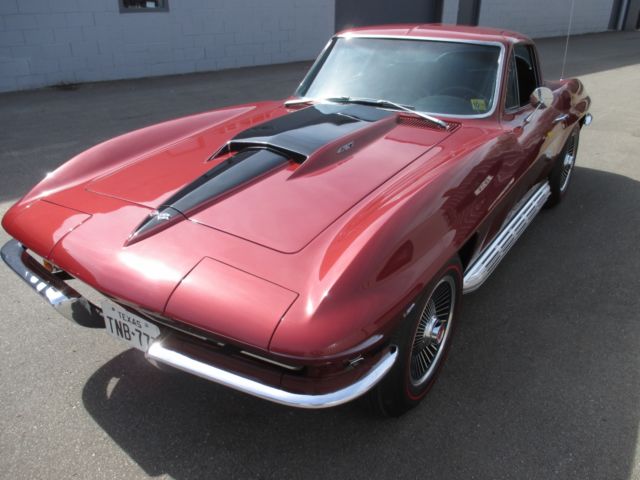 1967 Marlboro Maroon 988 Chevrolet Corvette Coupe