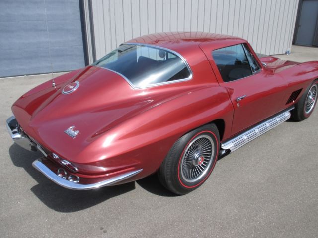 1967 Marlboro Maroon 988 Chevrolet Corvette Coupe