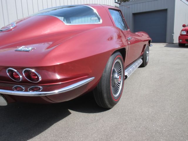 1967 Marlboro Maroon 988 Chevrolet Corvette Coupe