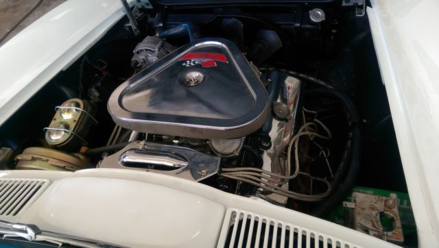 1967 White Chevrolet Corvette Convertible