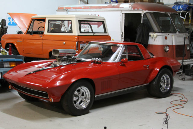1967 White Chevrolet Corvette Convertible