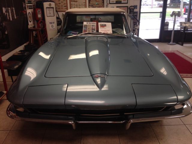 1967 Blue Chevrolet Corvette