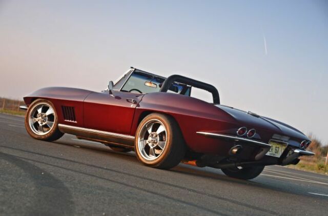 1967 maroon Chevrolet Corvette
