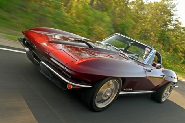 1967 maroon Chevrolet Corvette
