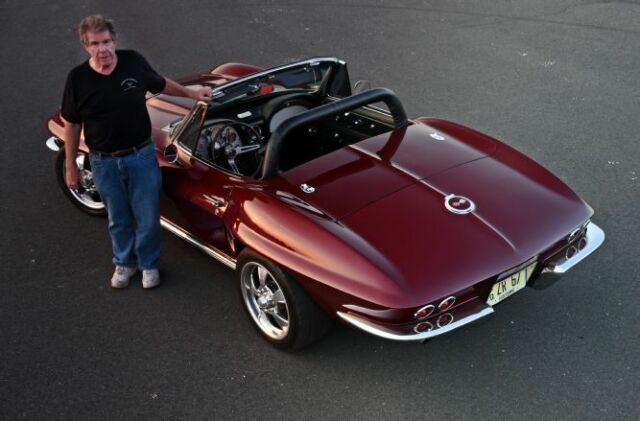 1967 maroon Chevrolet Corvette
