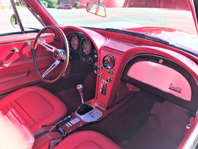 1967 White Chevrolet Corvette Coupe