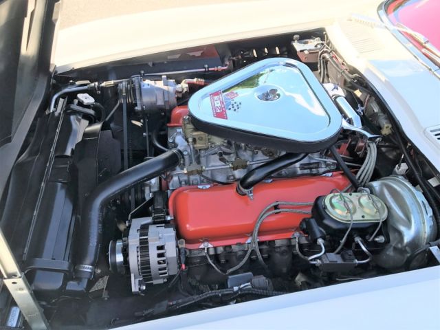 1967 White Chevrolet Corvette Coupe