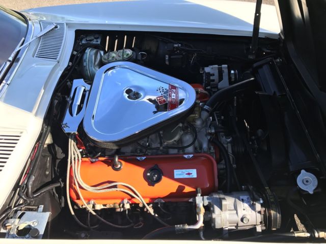 1967 White Chevrolet Corvette Coupe
