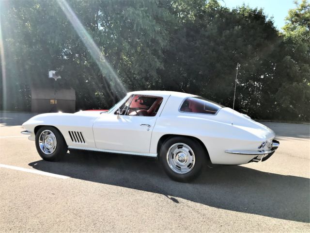 1967 White Chevrolet Corvette Coupe