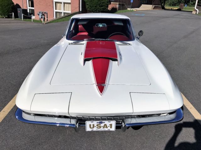 1967 White Chevrolet Corvette Coupe