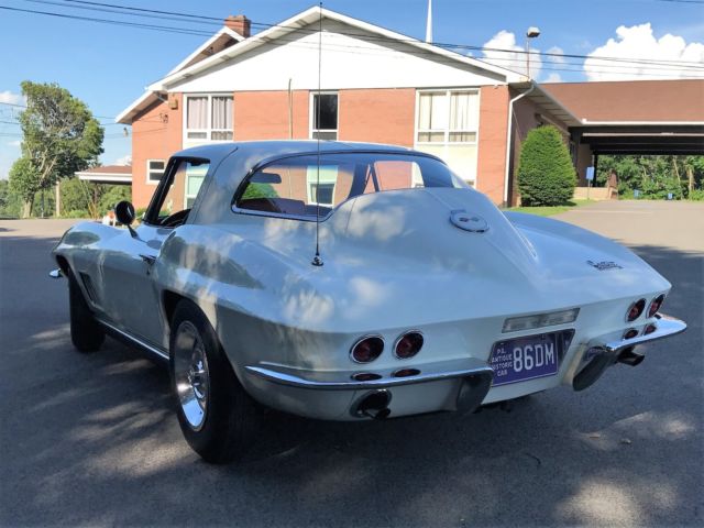 1967 White Chevrolet Corvette Coupe