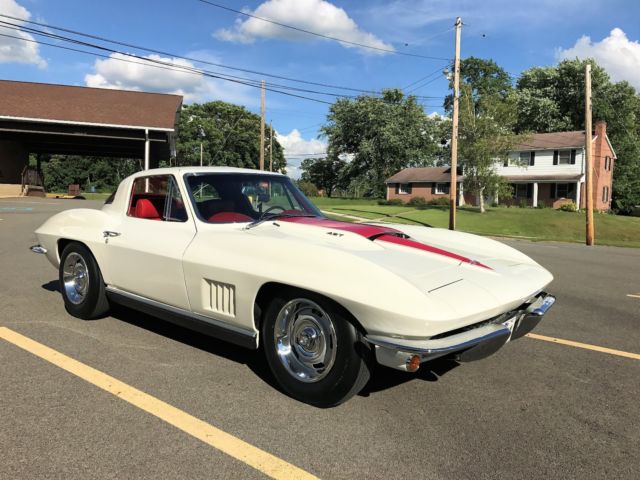 1967 White Chevrolet Corvette Coupe