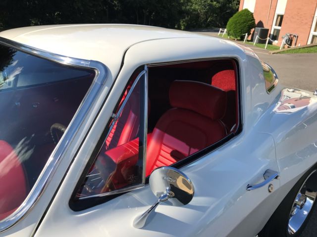 1967 White Chevrolet Corvette Coupe