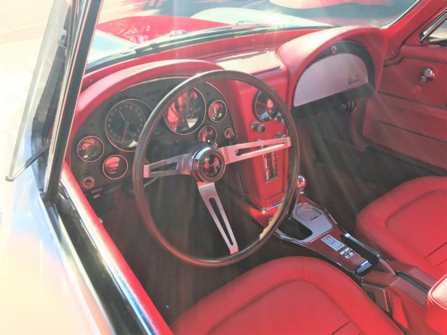 1967 White Chevrolet Corvette Coupe