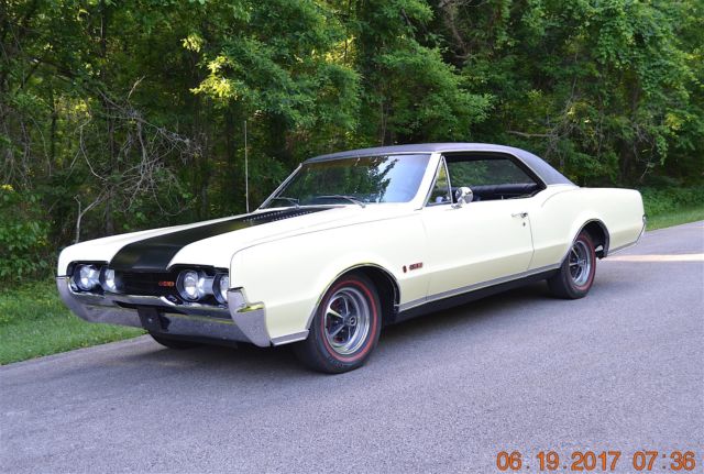 1967 SAFFRON YELLOW Oldsmobile 442 Coupe