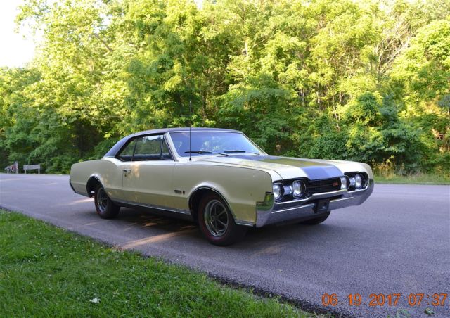 1967 SAFFRON YELLOW Oldsmobile 442 Coupe