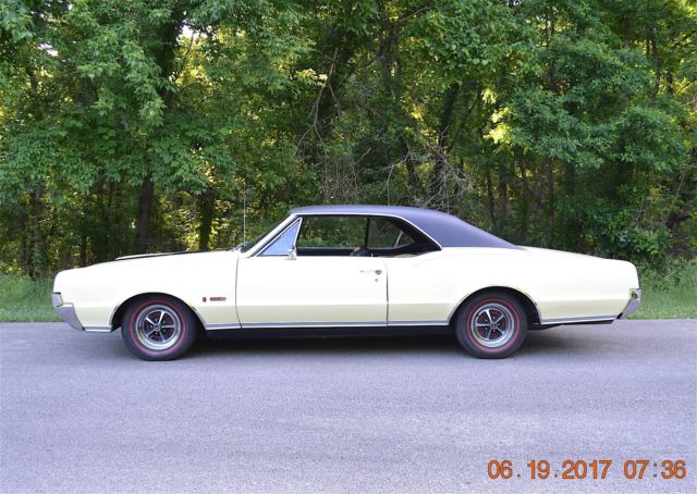 1967 SAFFRON YELLOW Oldsmobile 442 Coupe
