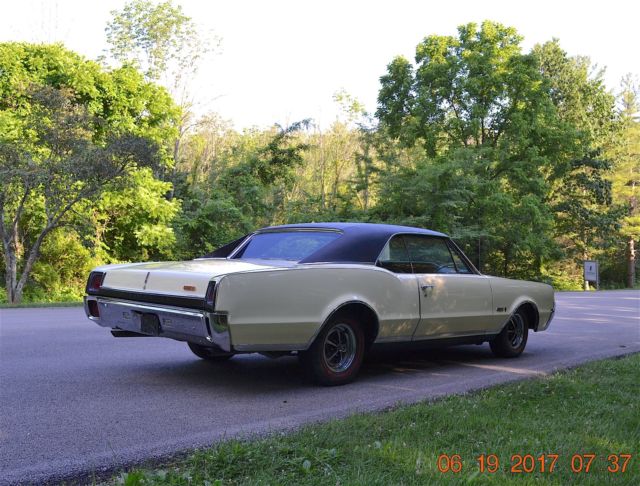 1967 SAFFRON YELLOW Oldsmobile 442 Coupe