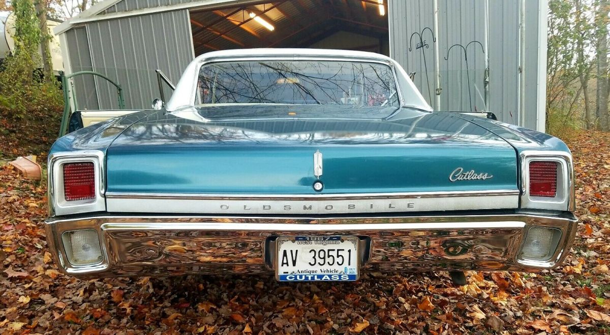 1967 Tahoe Turquoise / Provential White Oldsmobile Cutlass Coupe